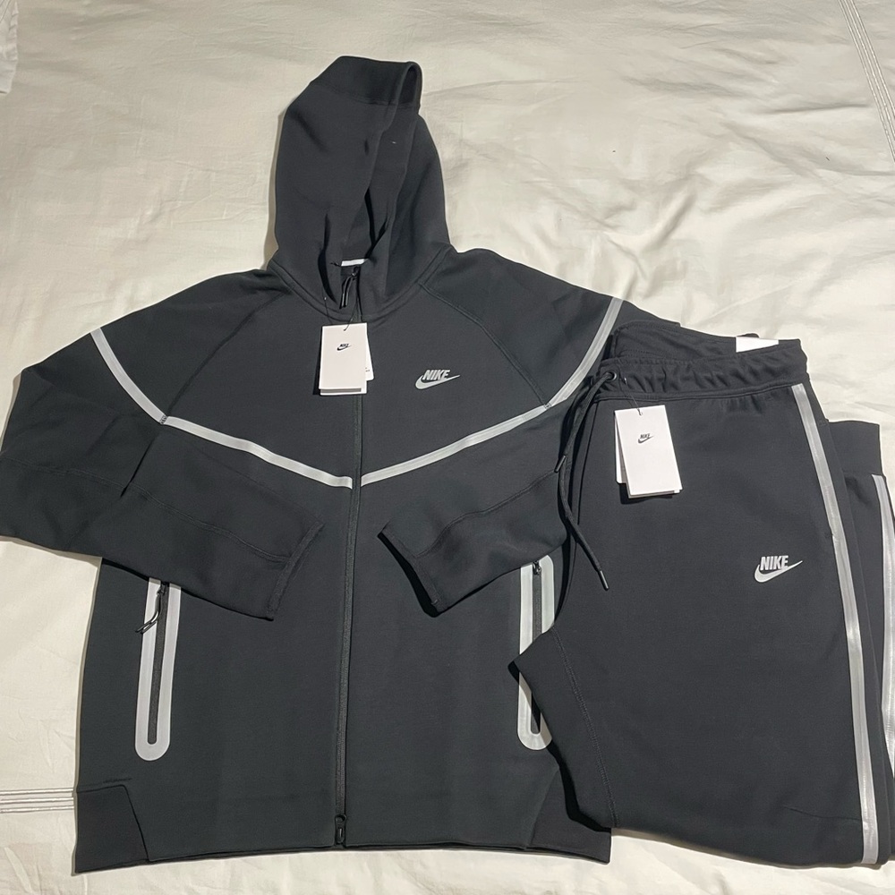 NIKE TECH REFLECTIVE SET SIZE XL